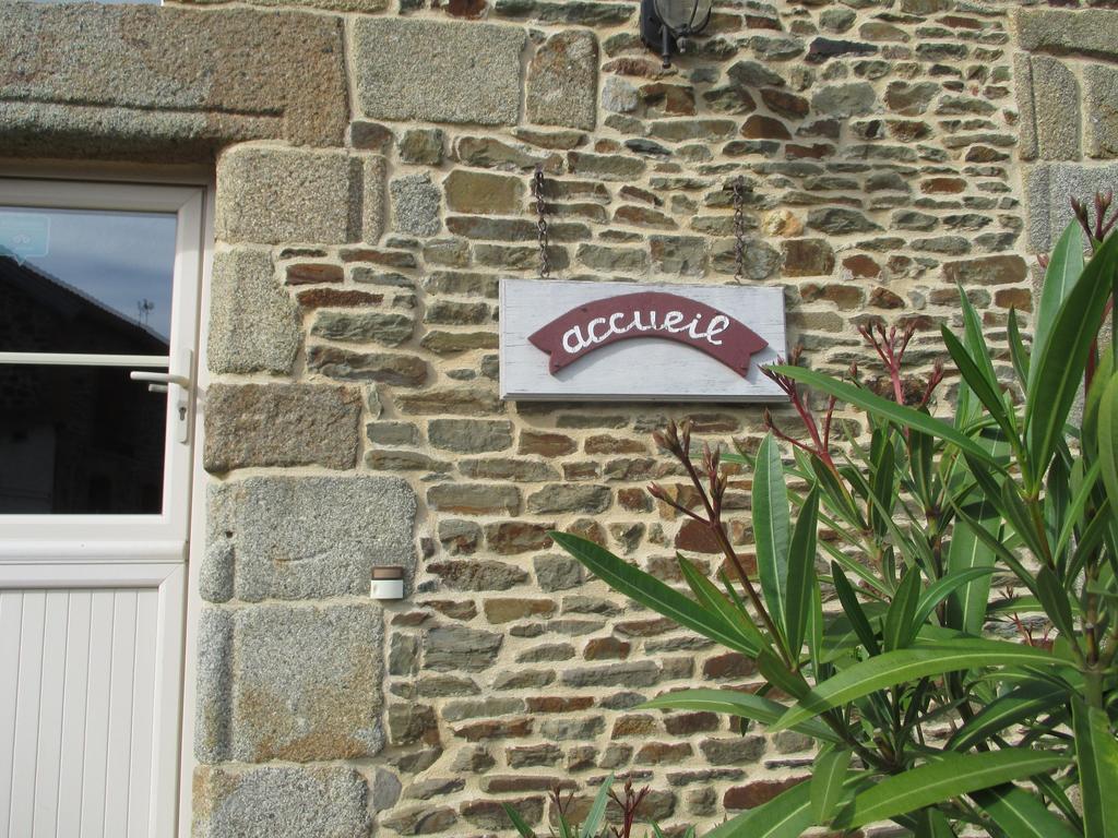 Les Sources Bed & Breakfast Poilley  Exterior photo