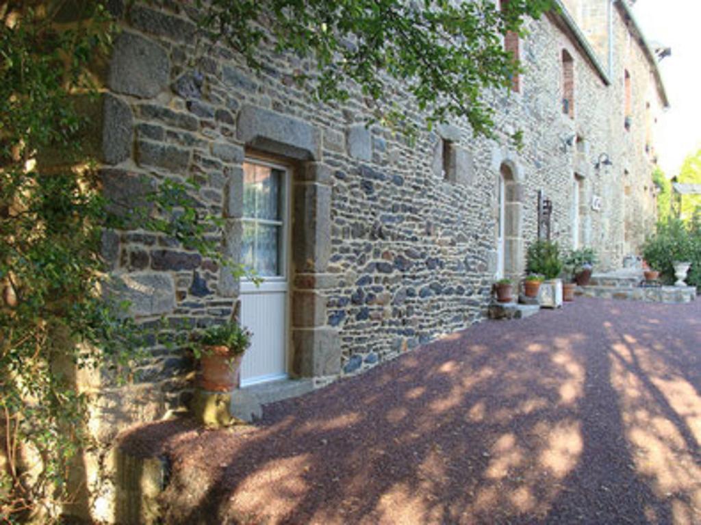 Les Sources Bed & Breakfast Poilley  Exterior photo