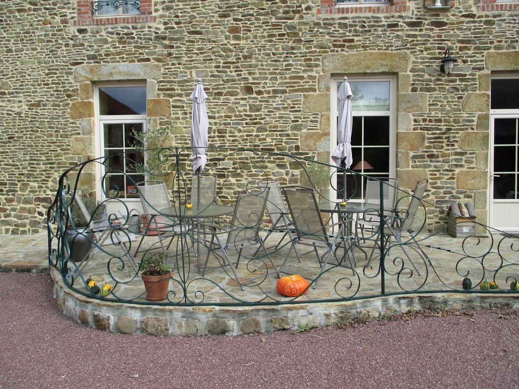 Les Sources Bed & Breakfast Poilley  Exterior photo