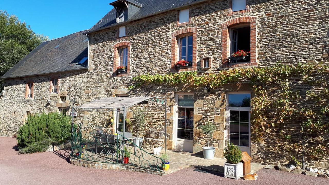 Les Sources Bed & Breakfast Poilley  Exterior photo